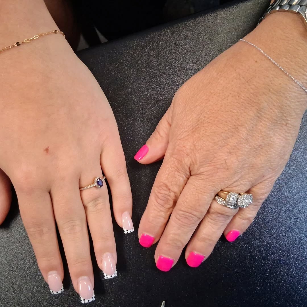 Private Parties — Showers, birthdays, sorority nights — we bring everything to your living room. Forever Linked permanent jewelry in Athens, GA.